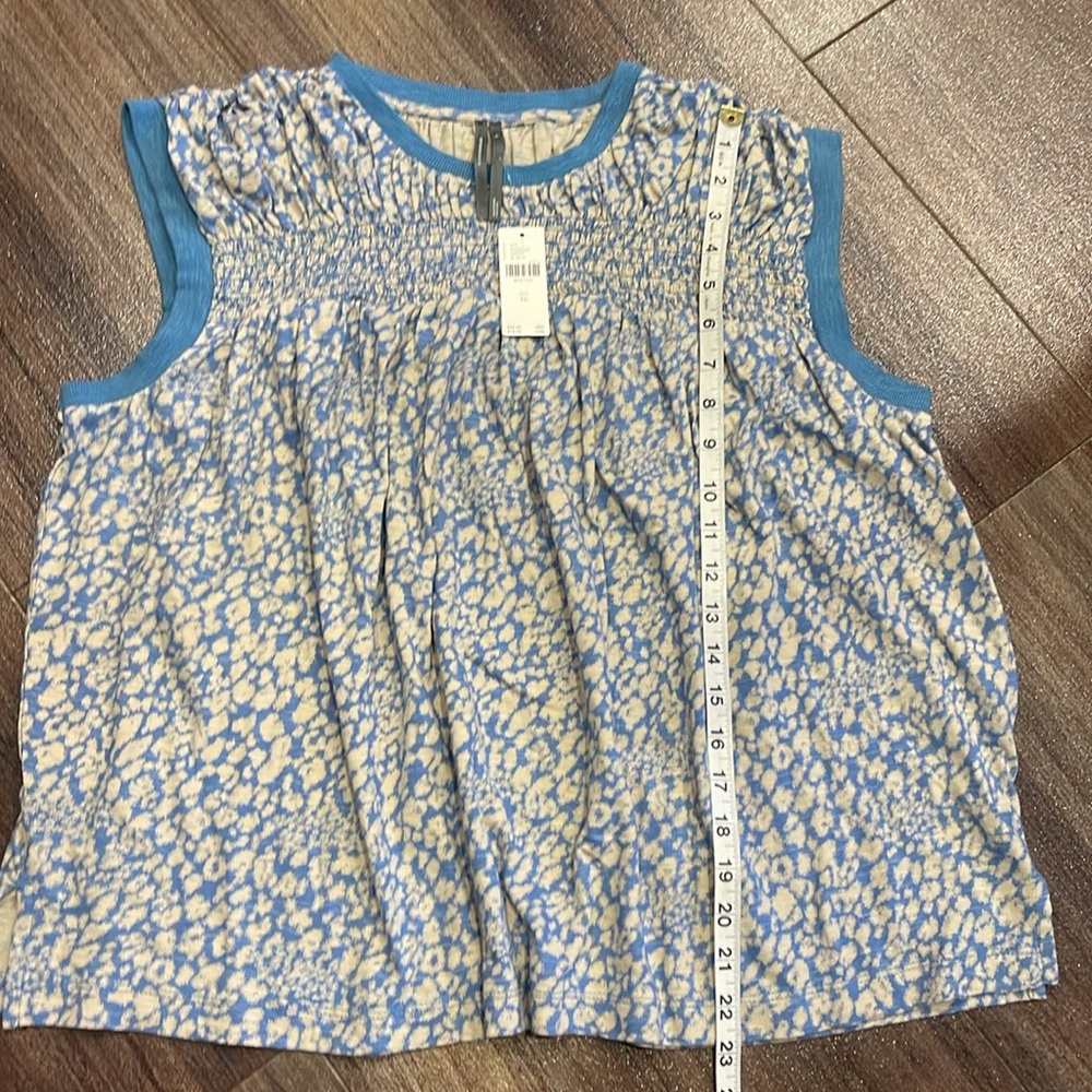 NWT Anthropologie Gray and White Smocked Yoke Cap Sleeve Blouse - Picture 3 of 6